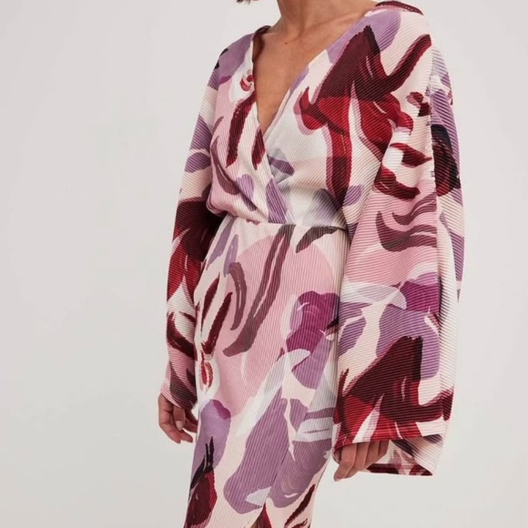 Pleated wrap dress - Picture 1 of 2